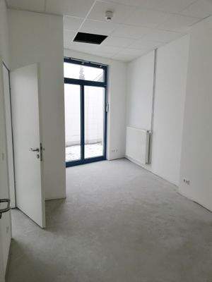 Büroraum mit Durchgang_15,05