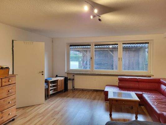 mit oberirdischem Fenster 