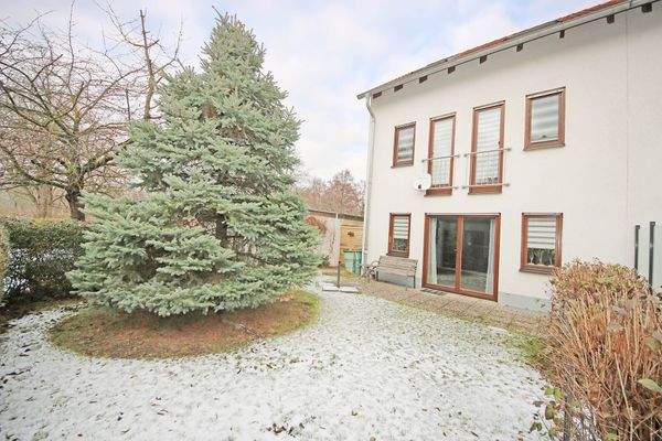 Hausansicht / Grundstücksseite