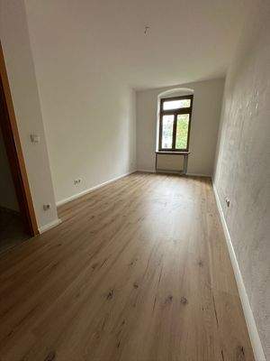 Helles Zimmer mit Fenster