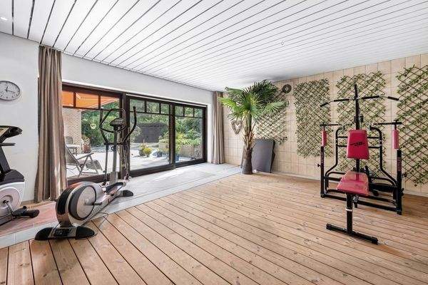 früher Pool heute Fitnessraum