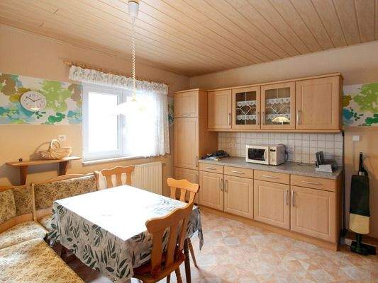 Küchen und Essbereich