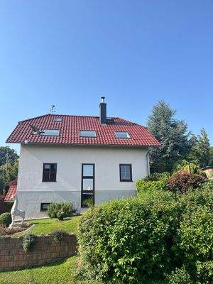 Seitenansicht Dach mit großen Dachfenstern