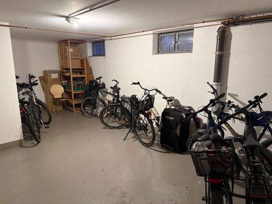 Fahrradkellerraum.jpeg