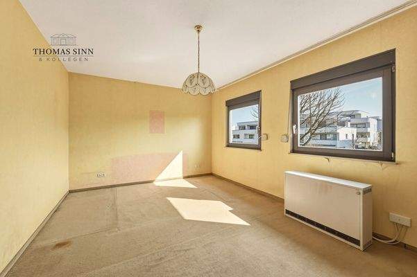 OG: Geräumiges Schlafzimmer - Hier werden Sie von der Morgensonne geweckt