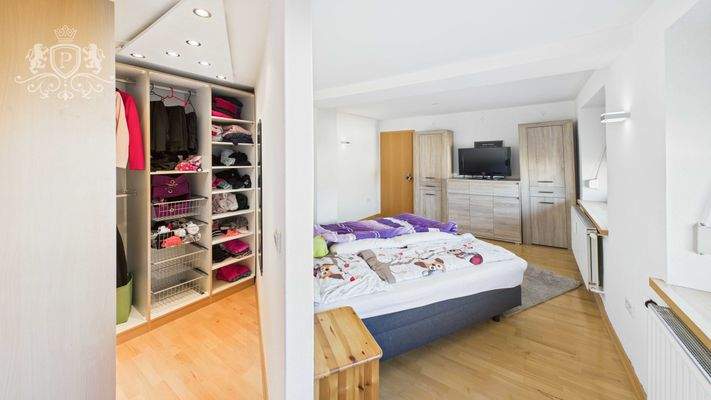 CAM01984G0-PR0454-STILL014