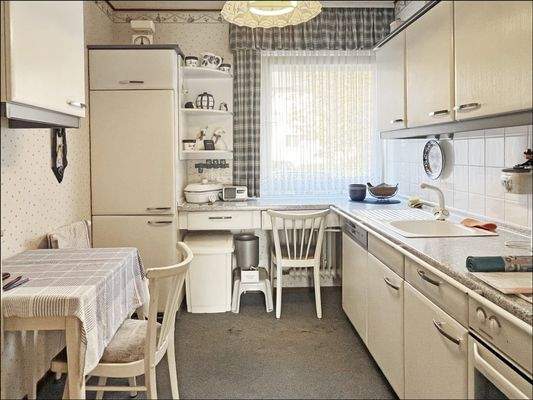 Funktionale helle Küche