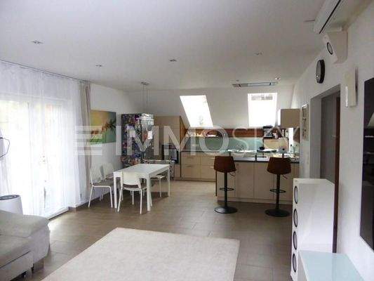 Wohnzimmer/Küche DG