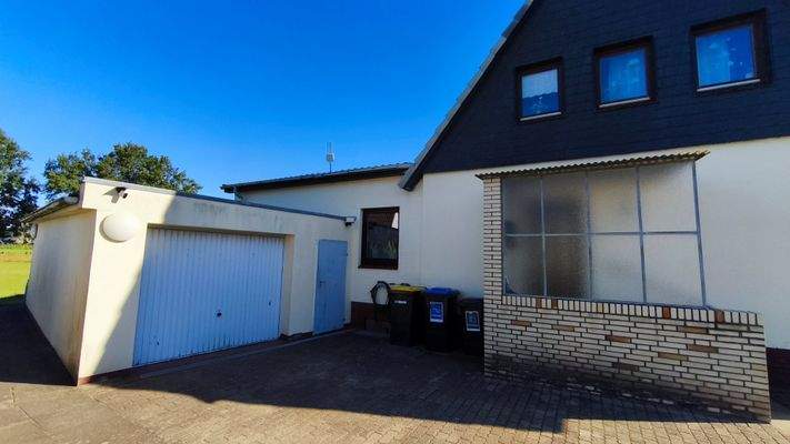 Seitenansicht - Garage