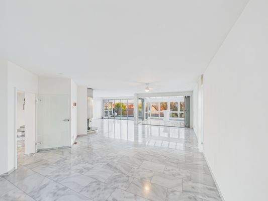 Wohn- Essbereich mit Wintergarten 