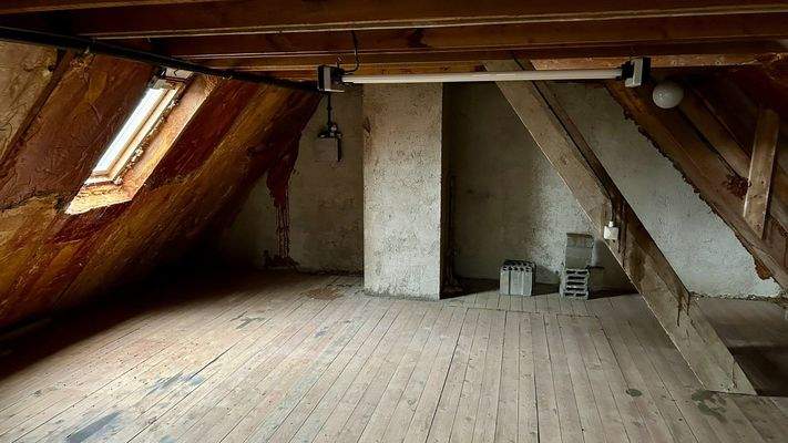 Blick auf den Dachboden