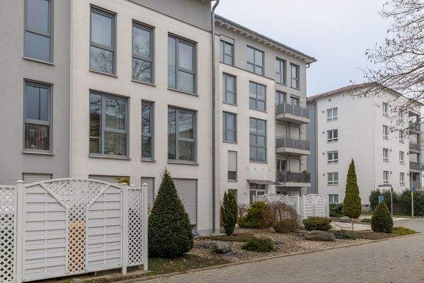 Geschmackvolle Gartenwohnung von 2013 – modern, hell und ideal gelegen