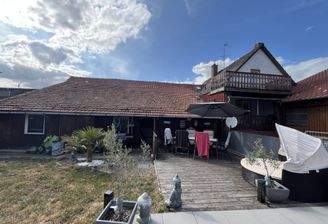 Haus und Scheune (Gartenseite)