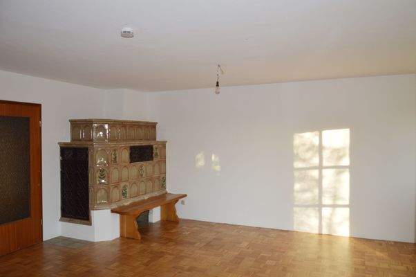 Wohnzimmer mit Kachelofen