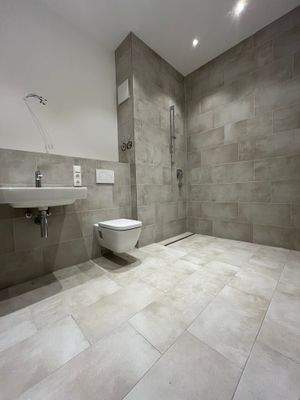 Modernes Badezimmer (beispielhaftes Foto einer anderen Wohnung)