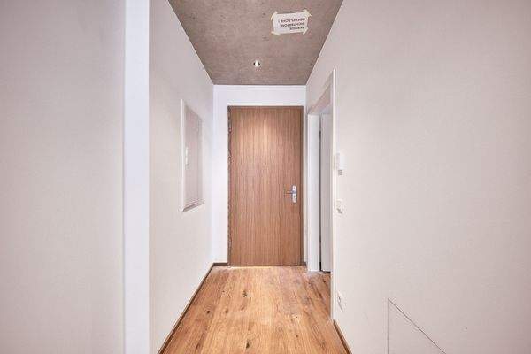 Flur mit Blick zum Eingang - HERDERGÄRTEN 3.0.3