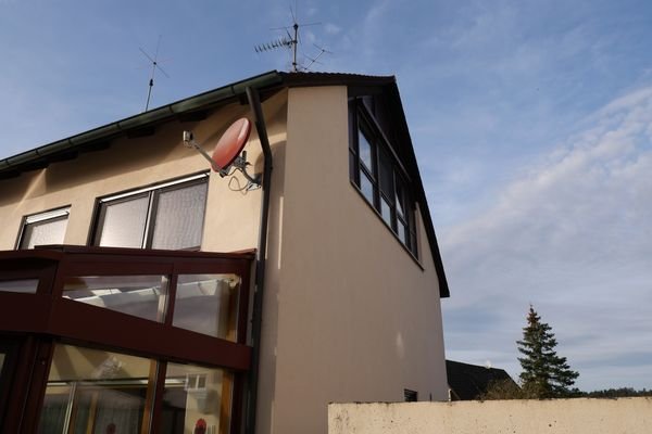 Seitenansicht Haus mit Blick auf gr. DG-Fenster 