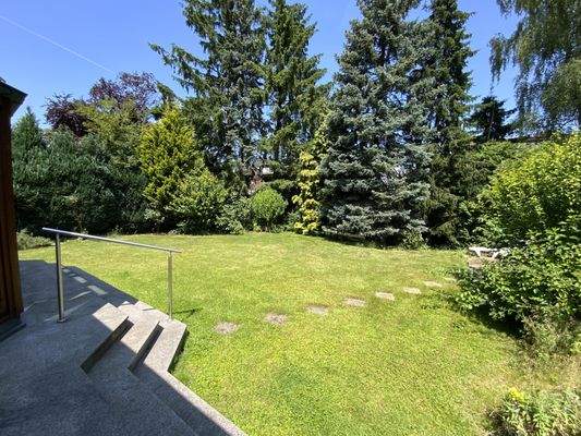 Garten hinter dem Haus mit direkten Zugang vom Erdgeschoss
