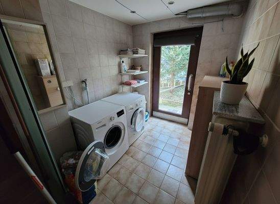 Sockelgeschos, Waschraum