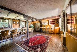 Rustikales Bauernzimmer mit Hausbar
