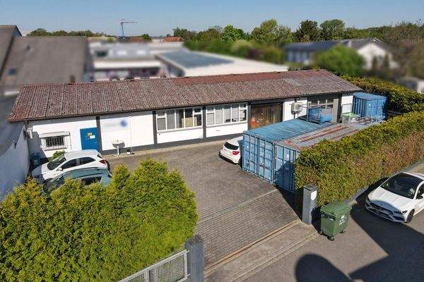 Lagerhalle mit Büro und Außenfläche