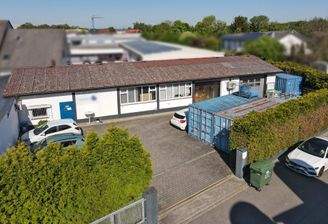 Lagerhalle mit Büro und Außenfläche