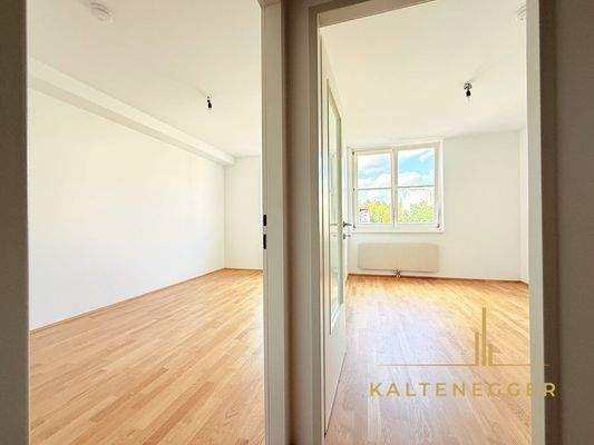 2 weitere Zimmer neben dem Bad