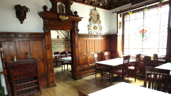 kunstvolle Ausstattung der Gasträume