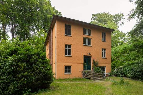 Das parkähnliche Anwesen 