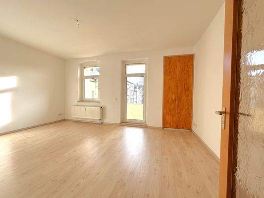 Wohnzimmer mit Balkon