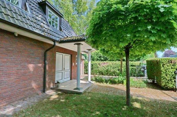 Eingangsbereich mit Vordergarten