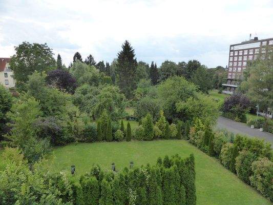 Blick aus 2. (!) OG n. Westen