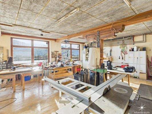 Werkstatt ehemals Gaststätte.