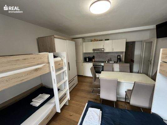 Wohnraum mit Küchenzeile