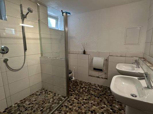 zweites Bad im Hanggeschoss