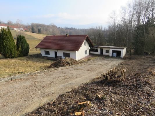 am Waldrand   