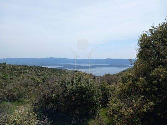 Weitläufiges landwirtschaftliches Paradies auf Brač