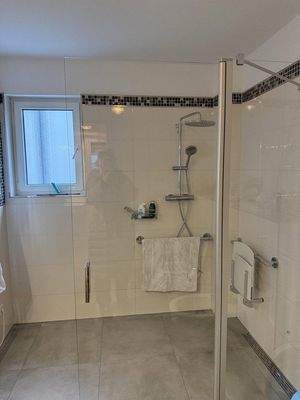 Bad mit ebenerdiger Dusche
