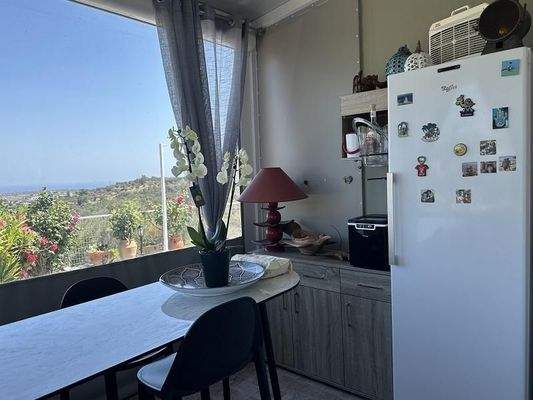 Kreta, Agia Triada: Charmantes Apartment mit Gemeinschaftspool und Meerblick zu verkaufen