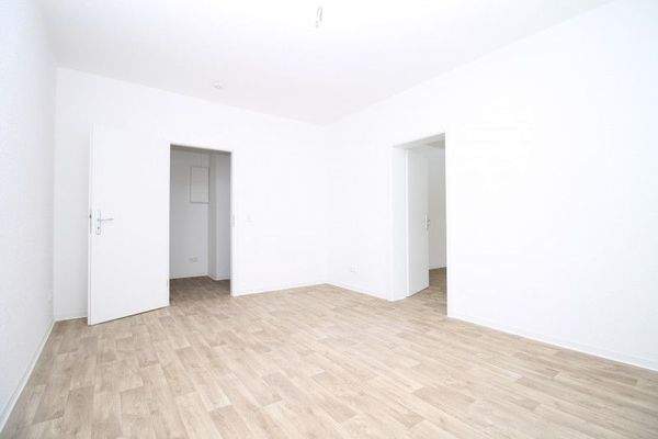 Wohnzimmer mit Balkon