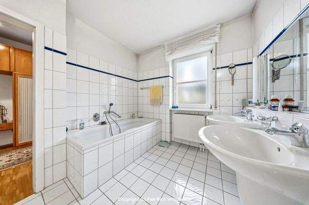 Badezimmer OG (Hauptwohnung)