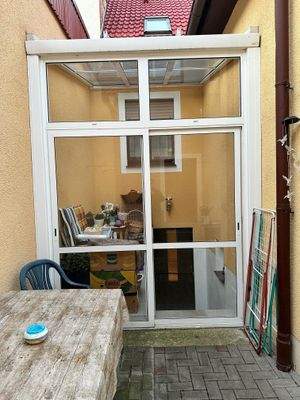 Zugang vom Hof zum Haus