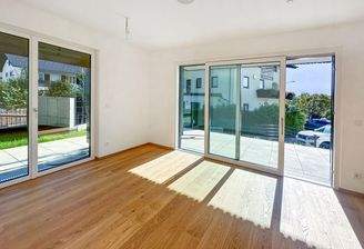 Wohnzimmer mit Ausgang auf die Terrasse/Garten