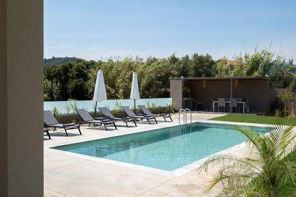 Kreta, Tavronitis: Zeitgenössisch eingerichtete Villa mit Pool zu verkaufen