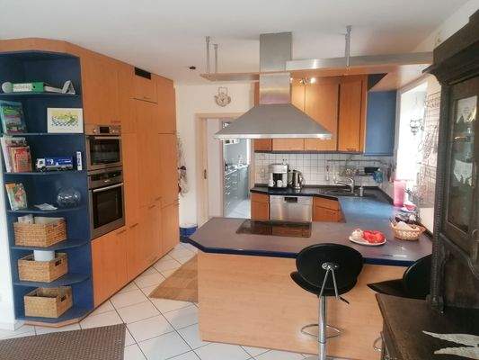 EG.  Wohnzimmer und Küche 