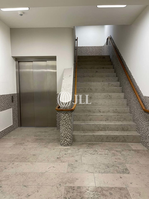 Treppenhaus & Aufzug