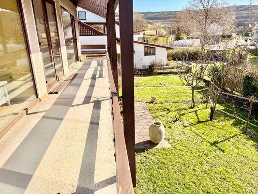 Südbalkon mit Gartenblick