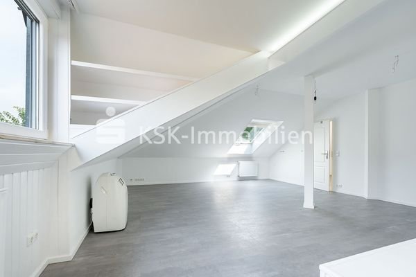 135428 Zimmer Dachgeschoss