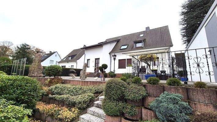 Blick vom Garten auf das Haus