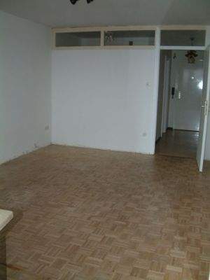 Blick vom Fenster ins Zimmer